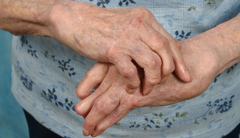 How Older Adults Can Manage Arthritis Hand Pain in the Kitchen