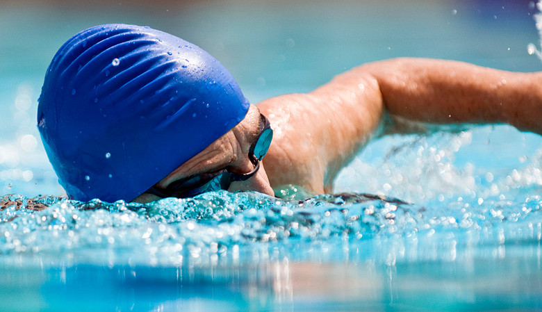 3 Essential Tips for Swimming with Back Pain